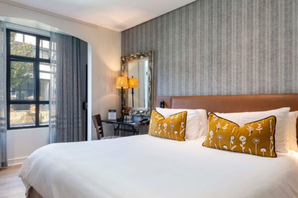 Hilton Deluxe King Room 2