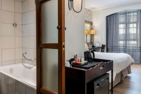 Hilton Deluxe King Room 3