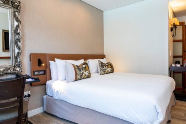 Hilton Deluxe King Room 5