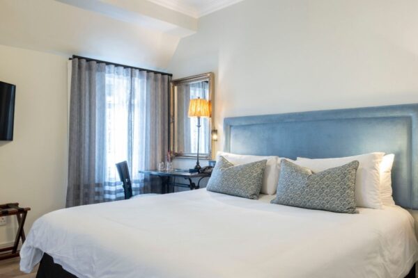 Hilton Deluxe Suite 6