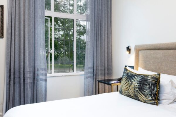 Hilton Standard King (2)
